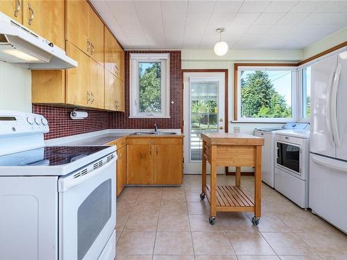 3869 Howard Ave, Royston, BC 