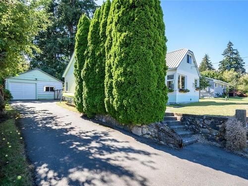 3869 Howard Ave, Royston, BC 