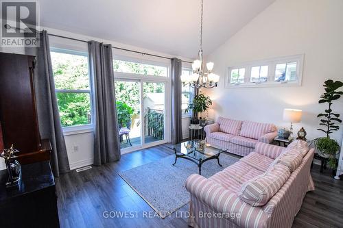 58 Paradise Grove, Niagara-On-The-Lake (Virgil), ON - Indoor Photo Showing Living Room