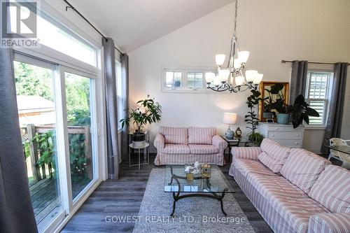 58 Paradise Grove, Niagara-On-The-Lake (Virgil), ON - Indoor Photo Showing Living Room