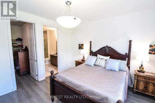 58 Paradise Grove, Niagara-On-The-Lake (Virgil), ON - Indoor Photo Showing Bedroom