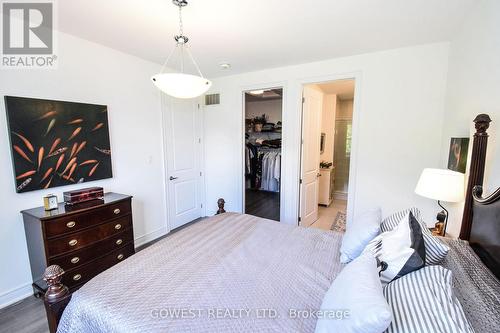 58 Paradise Grove, Niagara-On-The-Lake (Virgil), ON - Indoor Photo Showing Bedroom