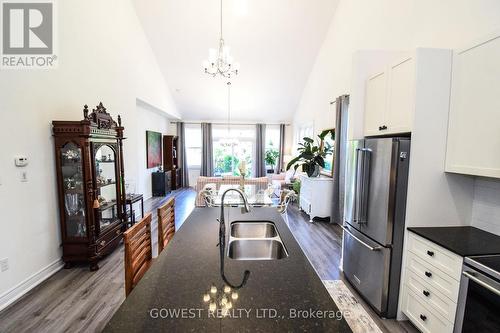 58 Paradise Grove, Niagara-On-The-Lake (Virgil), ON - Indoor Photo Showing Kitchen With Double Sink