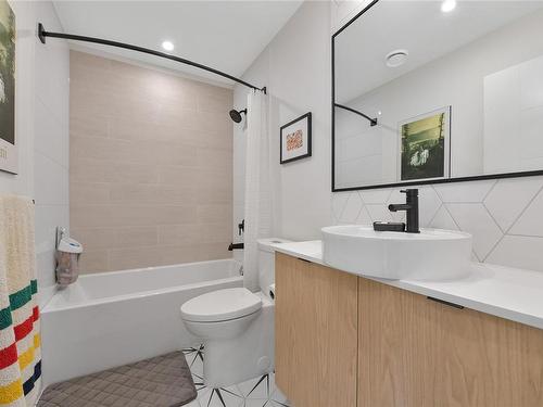 408-1301 Hillside Ave, Victoria, BC - Indoor Photo Showing Bathroom