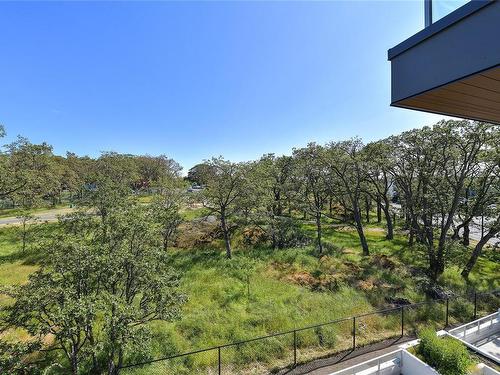 408-1301 Hillside Ave, Victoria, BC - Outdoor With View