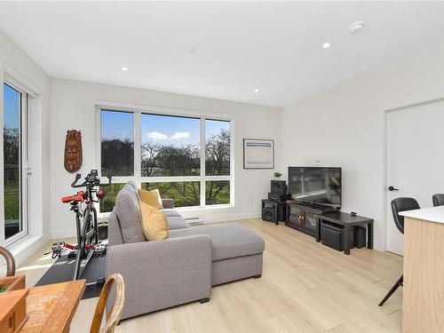 408-1301 Hillside Ave, Victoria, BC - Indoor Photo Showing Living Room