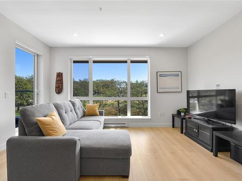 408-1301 Hillside Ave, Victoria, BC - Indoor Photo Showing Living Room