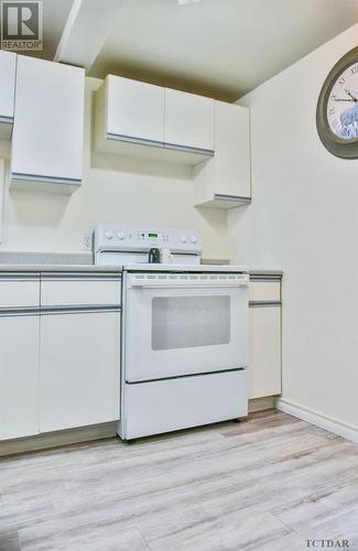 158 Kent Ave, Timmins, ON - Indoor Photo Showing Kitchen