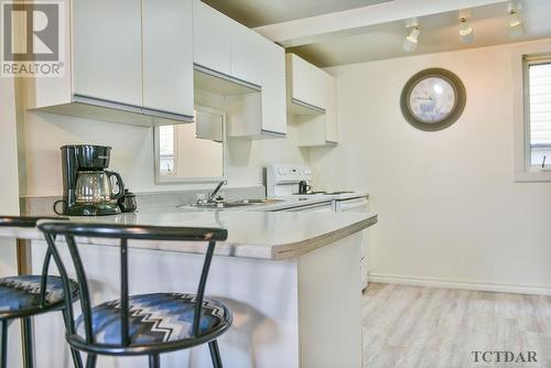 158 Kent Ave, Timmins, ON - Indoor Photo Showing Kitchen