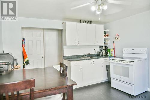 158 Kent Ave, Timmins, ON - Indoor Photo Showing Kitchen