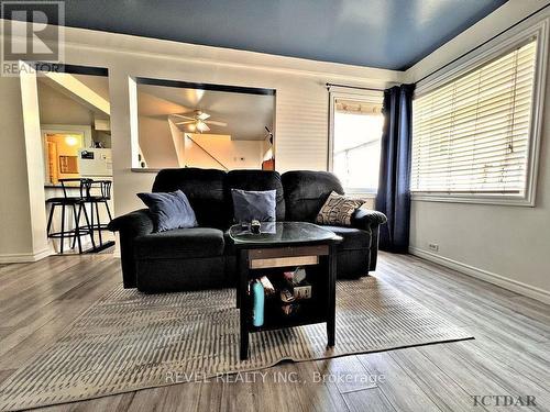 158 Kent Avenue, Timmins (Timmins South - West), ON - Indoor Photo Showing Living Room