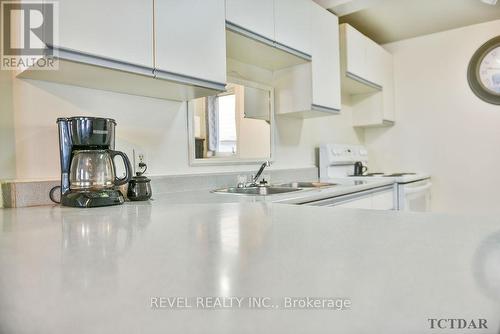 158 Kent Avenue, Timmins (Timmins South - West), ON - Indoor Photo Showing Kitchen With Double Sink