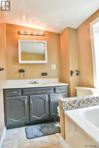 158 Kent Avenue, Timmins (Timmins South - West), ON - Indoor Photo Showing Bathroom