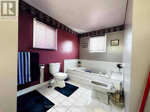 18 Scarlett Drive, Brampton, ON - Indoor Photo Showing Bathroom