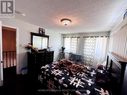 18 Scarlett Drive, Brampton, ON - Indoor Photo Showing Bedroom