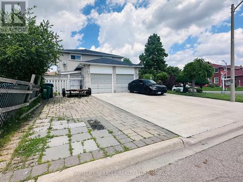 18 Scarlett Drive, Brampton, ON - Outdoor