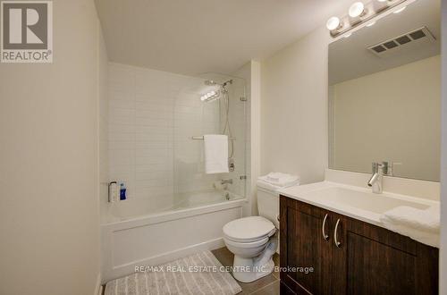 304 - 1940 Ironstone Drive, Burlington, ON - Indoor Photo Showing Bathroom