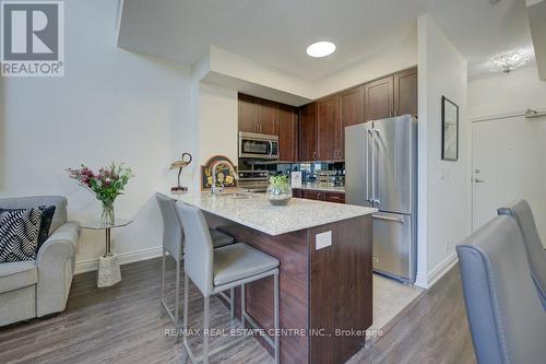 304 - 1940 Ironstone Drive, Burlington, ON - Indoor Photo Showing Kitchen