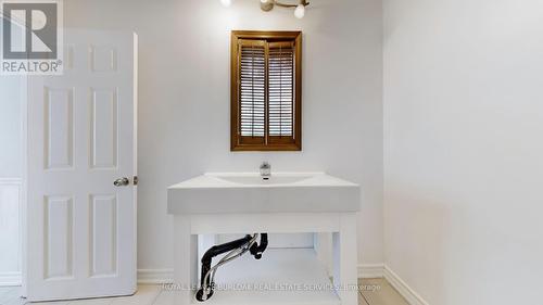 116 Mohawk Road E, Hamilton (Greeningdon), ON - Indoor Photo Showing Bathroom