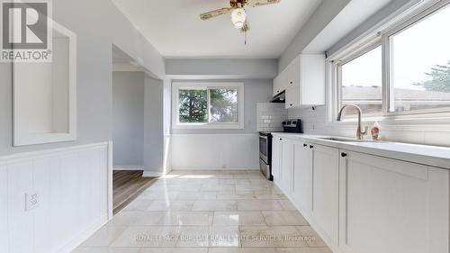 116 Mohawk Road E, Hamilton (Greeningdon), ON - Indoor Photo Showing Kitchen