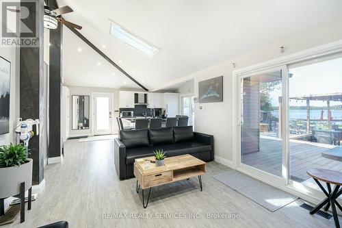 28 Eldonia Road, Kawartha Lakes, ON - Indoor Photo Showing Living Room