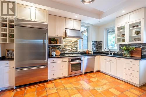 24 Bruce Street, Hamilton (Durand), ON - Indoor Photo Showing Kitchen