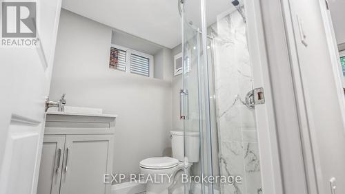 139 Longwood Road N, Hamilton, ON - Indoor Photo Showing Bathroom