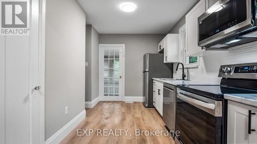 139 Longwood Road N, Hamilton, ON - Indoor Photo Showing Kitchen With Upgraded Kitchen