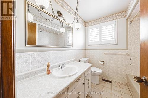 29 Seaton Place Drive, Hamilton (Stoney Creek), ON - Indoor Photo Showing Bathroom