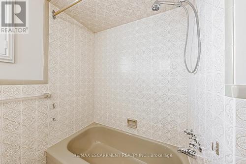 29 Seaton Place Drive, Hamilton (Stoney Creek), ON - Indoor Photo Showing Bathroom