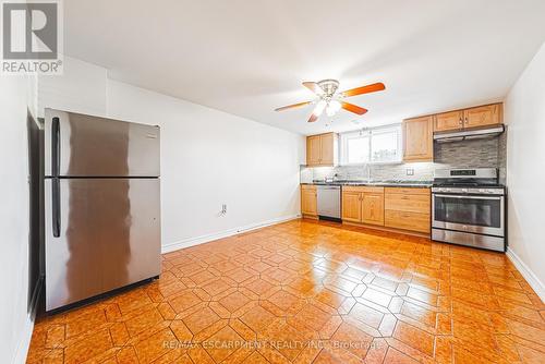 29 Seaton Place Drive, Hamilton (Stoney Creek), ON - Indoor Photo Showing Kitchen