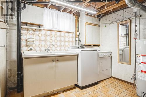 29 Seaton Place Drive, Hamilton (Stoney Creek), ON - Indoor Photo Showing Laundry Room