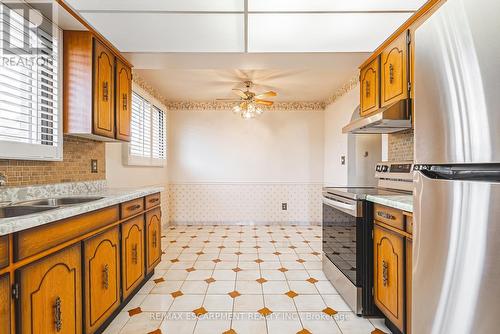 29 Seaton Place Drive, Hamilton (Stoney Creek), ON - Indoor Photo Showing Kitchen With Double Sink