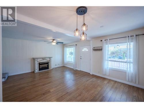 1011 Kilwinning Street, Penticton, BC - Indoor Photo Showing Living Room With Fireplace