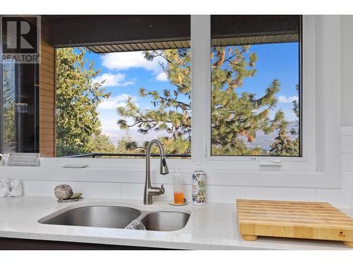 1818 Peak Point Court Unit# 13, West Kelowna, BC - Indoor Photo Showing Kitchen With Double Sink