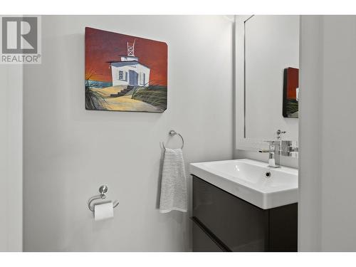 1818 Peak Point Court Unit# 13, West Kelowna, BC - Indoor Photo Showing Bathroom