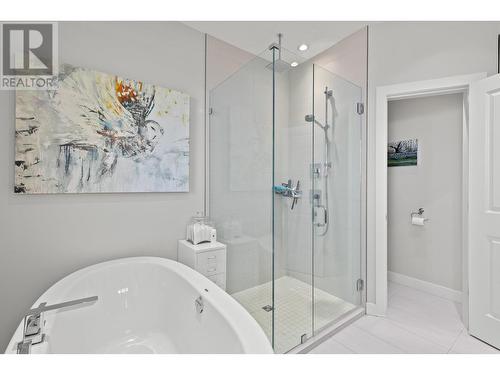 1818 Peak Point Court Unit# 13, West Kelowna, BC - Indoor Photo Showing Bathroom