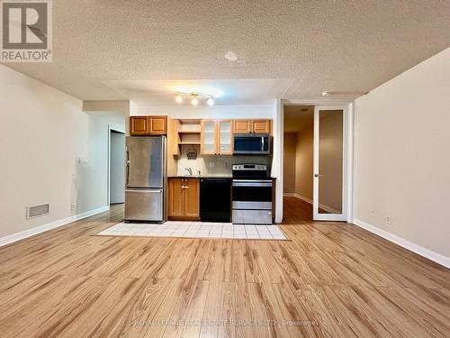 517 - 600 Fleet Street, Toronto (Niagara), ON - Indoor Photo Showing Kitchen