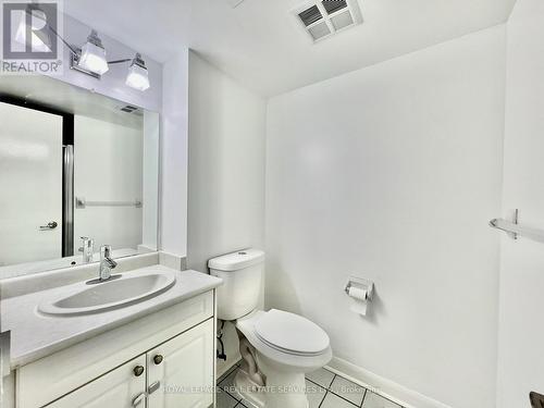 517 - 600 Fleet Street, Toronto (Niagara), ON - Indoor Photo Showing Bathroom