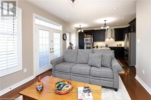 2 Ross Shiner Lane, Whitchurch-Stouffville, ON - Indoor Photo Showing Living Room