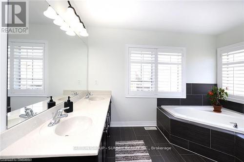 2 Ross Shiner Lane, Whitchurch-Stouffville, ON - Indoor Photo Showing Bathroom