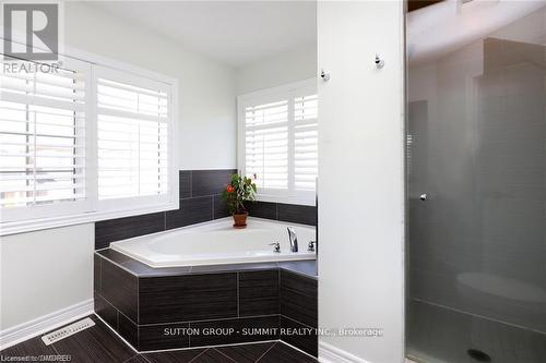 2 Ross Shiner Lane, Whitchurch-Stouffville, ON - Indoor Photo Showing Bathroom