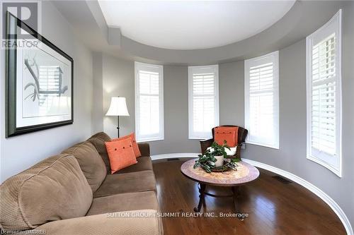 2 Ross Shiner Lane, Whitchurch-Stouffville, ON - Indoor Photo Showing Living Room