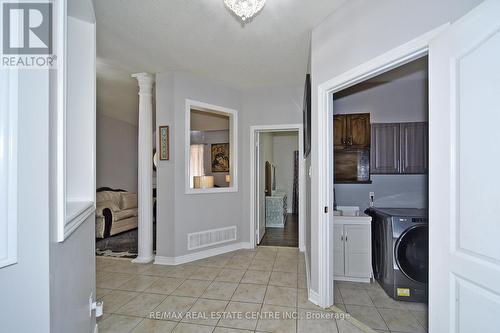 384 Highglen Avenue, Markham, ON - Indoor Photo Showing Laundry Room