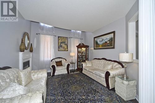 384 Highglen Avenue, Markham, ON - Indoor Photo Showing Living Room