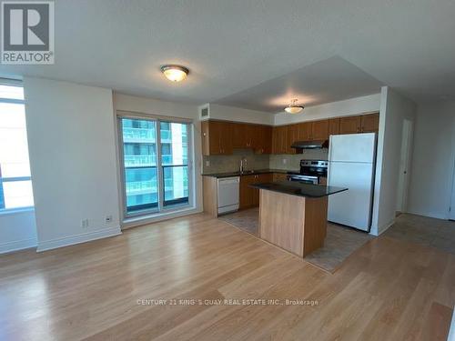 702 - 55 South Town Centre Boulevard, Markham, ON - Indoor Photo Showing Kitchen