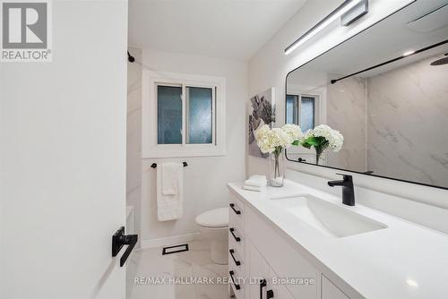 58 Brookland Avenue, Aurora, ON - Indoor Photo Showing Bathroom