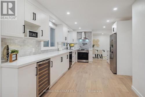 58 Brookland Avenue, Aurora, ON - Indoor Photo Showing Kitchen With Upgraded Kitchen