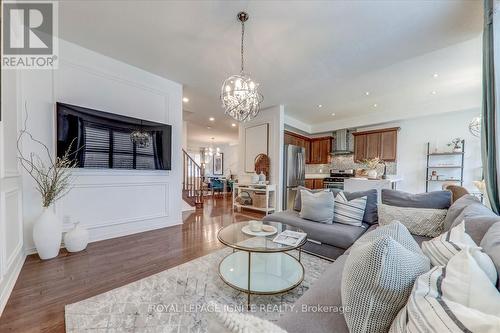 4 Kincaid Lane, Markham (Middlefield), ON - Indoor Photo Showing Living Room