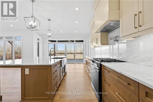 4217 Manson Lane, Lincoln, ON - Indoor Photo Showing Kitchen With Upgraded Kitchen